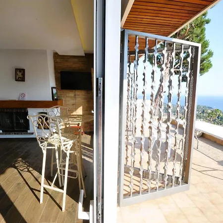 Ferienhaus Fluvia Fuer 17 Personen In *